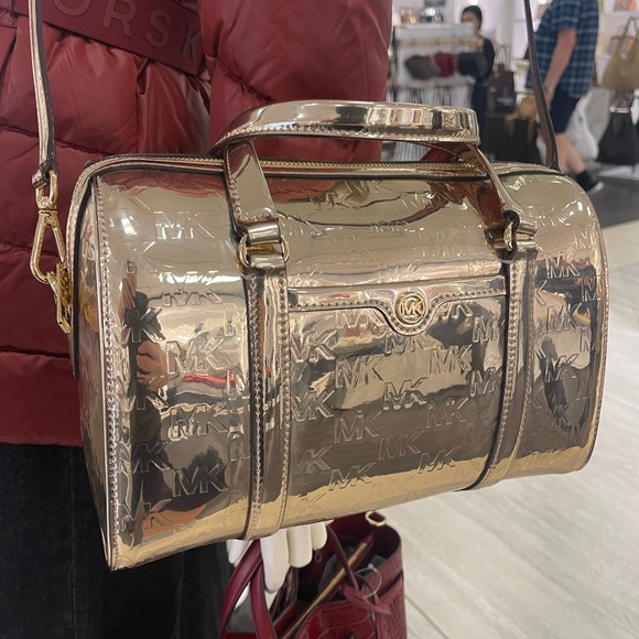 MICHAEL KORS Jet Set Medium Metallic Logo Debossed Satchel
Pale Gold
NWT - Picture 13 of 16